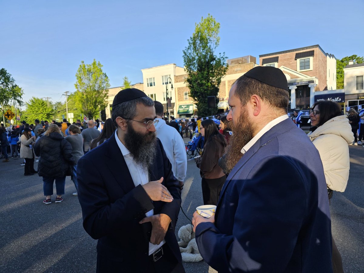 התרגשות בעיירת מגוריו של עידן אלכסנדר: זה מה שערכו שם היהודים | צפו