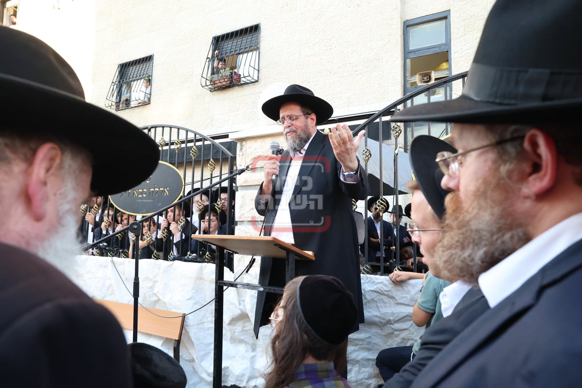 מסע הלווית הגר"א שמואלביץ