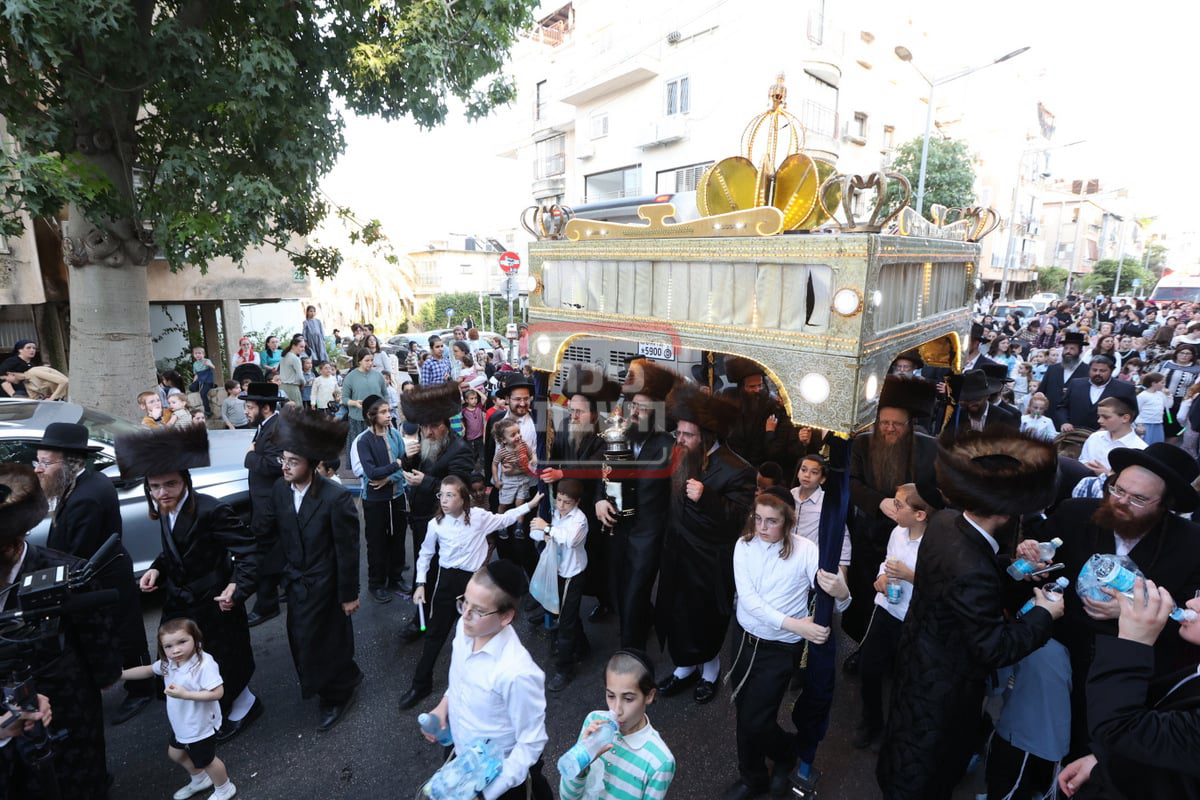 הכנסת ס"ת לביהמ"ד 'קהל חסידים' בב"ב