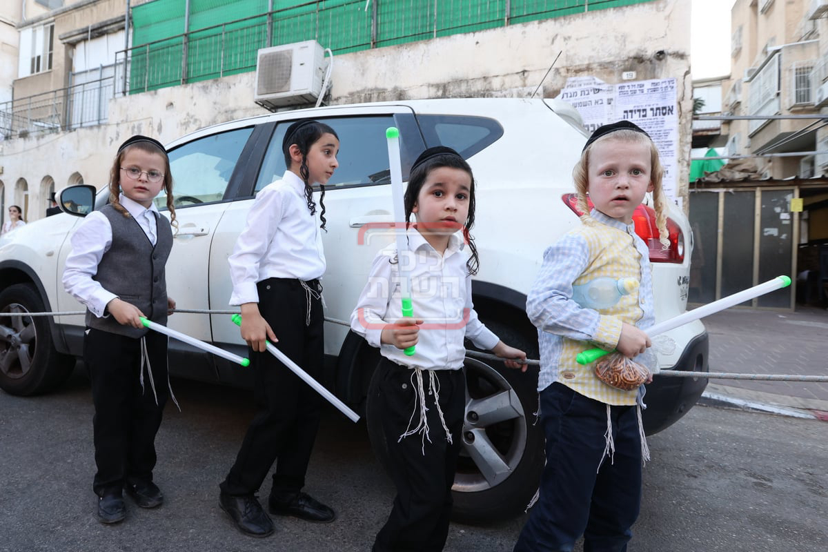 הכנסת ס"ת לביהמ"ד 'קהל חסידים' בב"ב