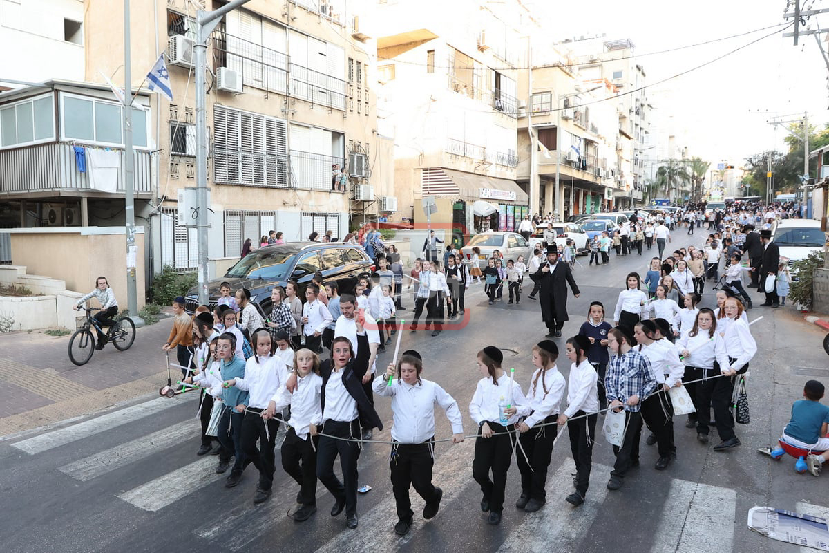 הכנסת ס"ת לביהמ"ד 'קהל חסידים' בב"ב