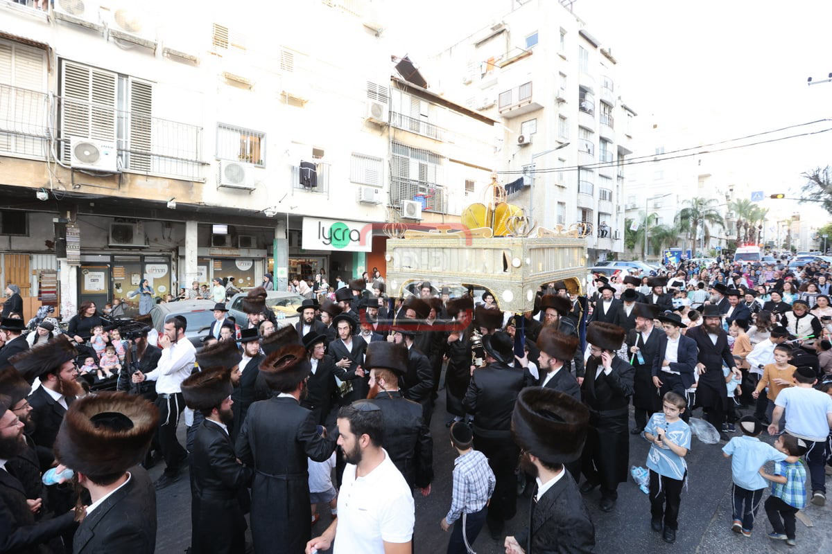 הכנסת ס"ת לביהמ"ד 'קהל חסידים' בב"ב