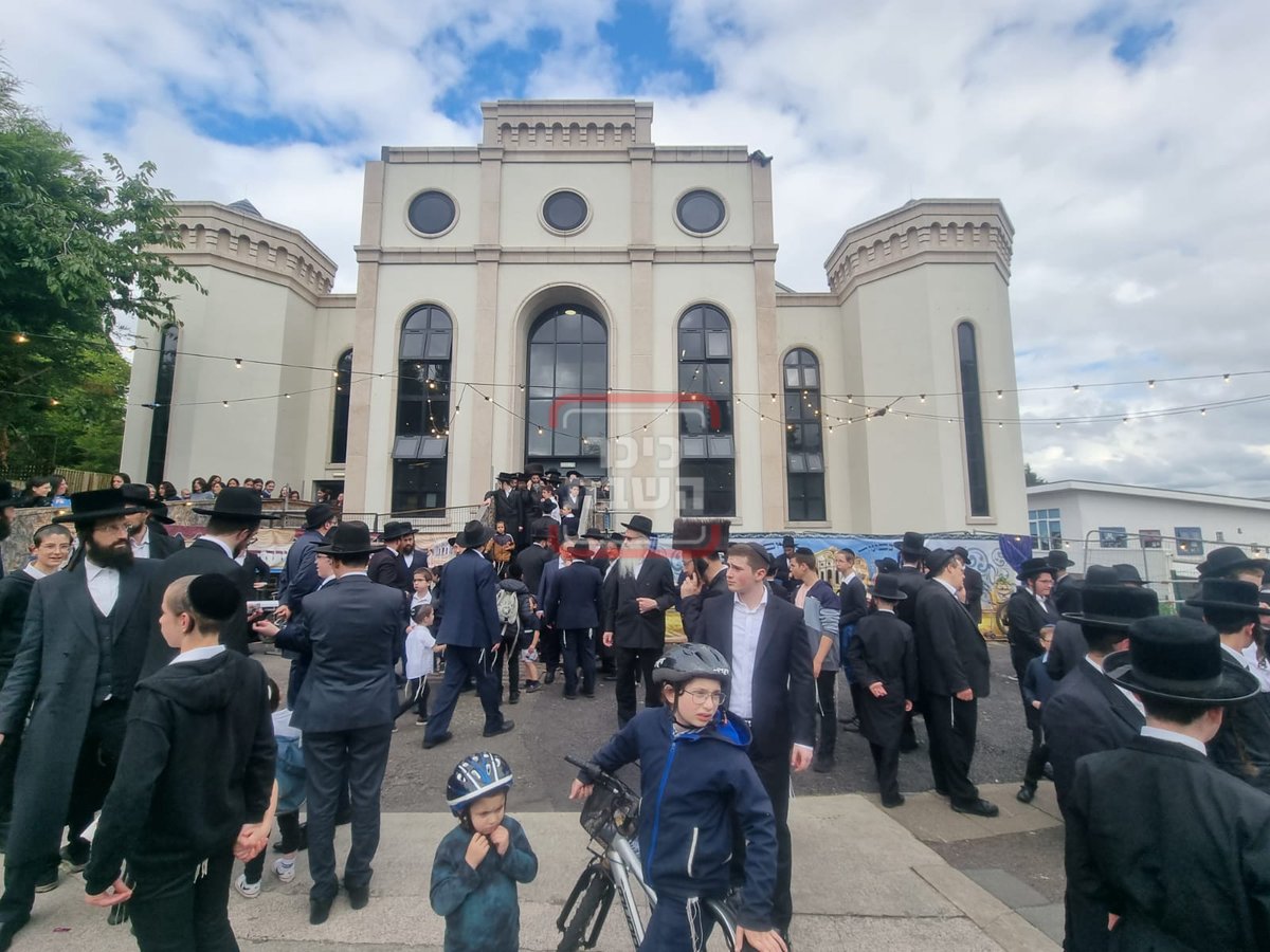 חנוכת הבית והכנסת ס"ת לקלויז הרוז'ינאי במצ'נסטר