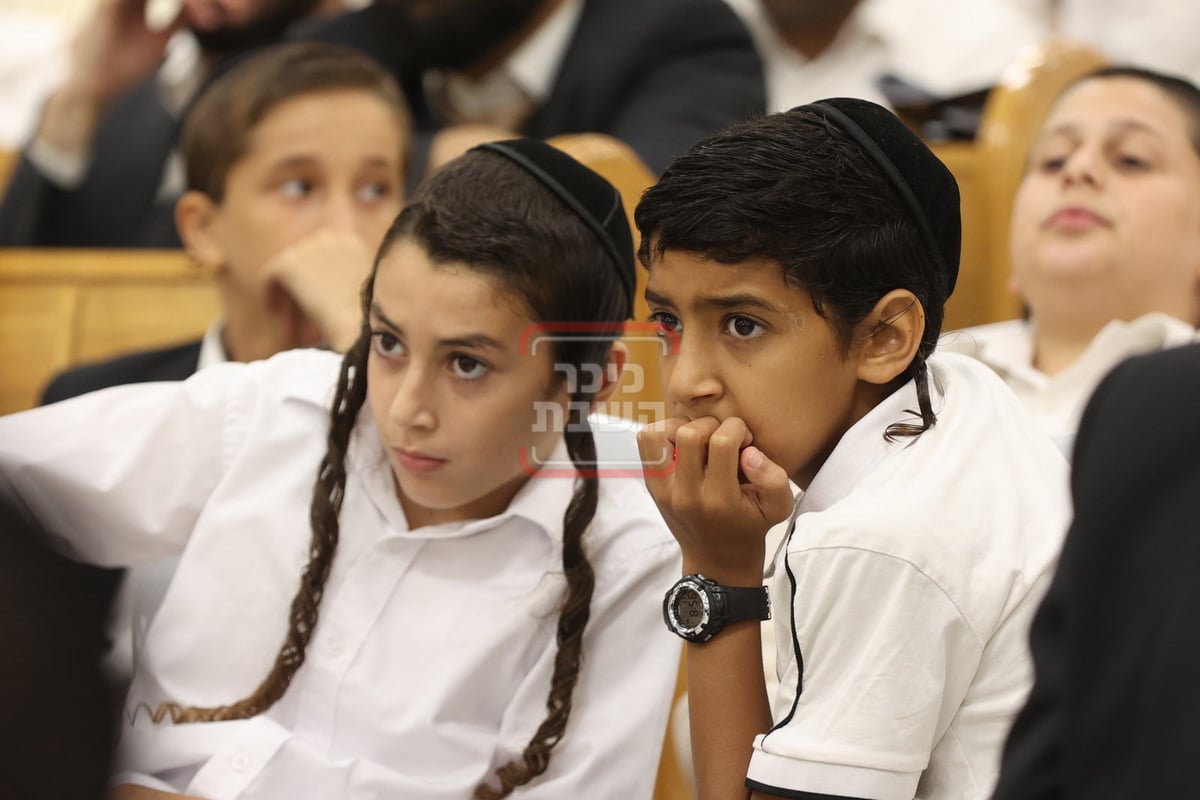 הראש"ל לילדי 'תל אביב': זכות לימוד התורה שלכם, תצילנו מאיראן  