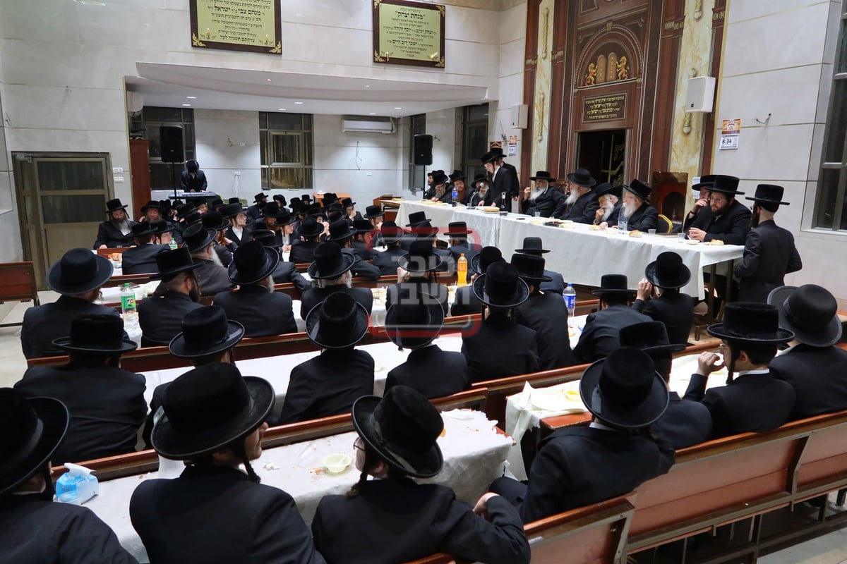 חלוקת פרסים בהיכל ישיבת 'מנחת יצחק' בבני ברק