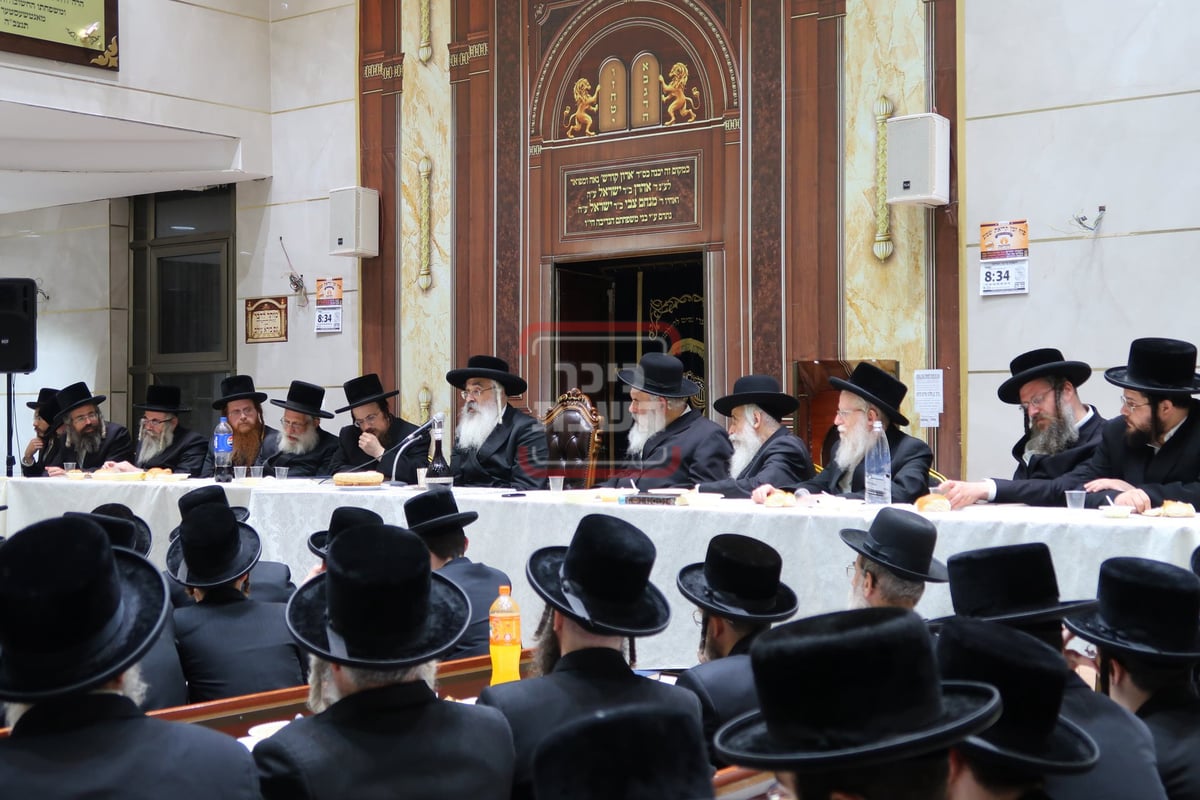 חלוקת פרסים בהיכל ישיבת 'מנחת יצחק' בבני ברק