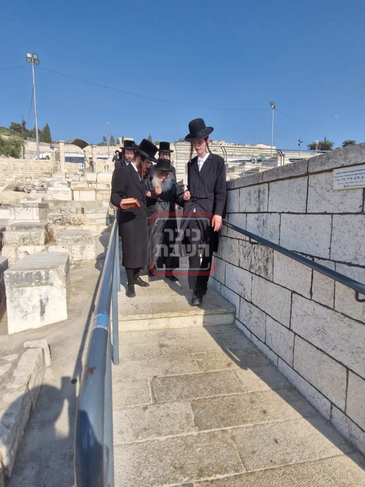 גאב"ד מאקווא במקומות הקדושים בירושלים