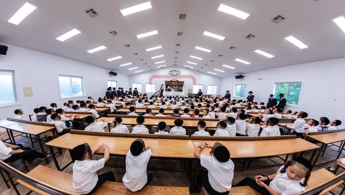 האדמו"ר מבאבוב בביקור במחנה שלווה ד'באבוב 