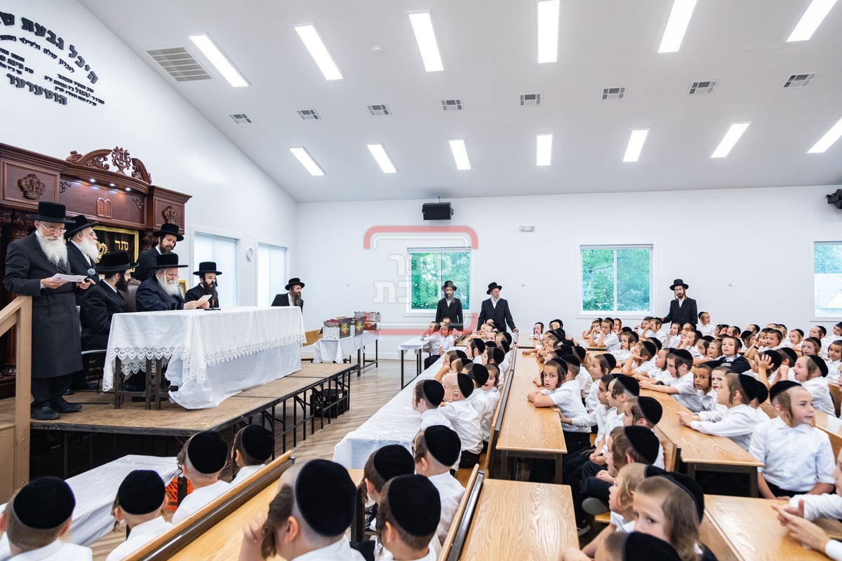 האדמו"ר מבאבוב בביקור במחנה שלווה ד'באבוב 