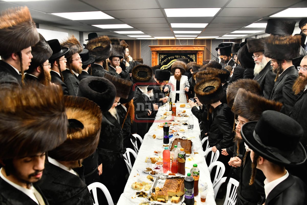 האדמו"ר ממיאלען שבת ראשונה במתחם הסופרים 