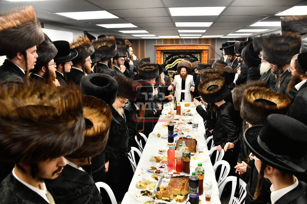 האדמו"ר ממיאלען שבת ראשונה במתחם הסופרים 