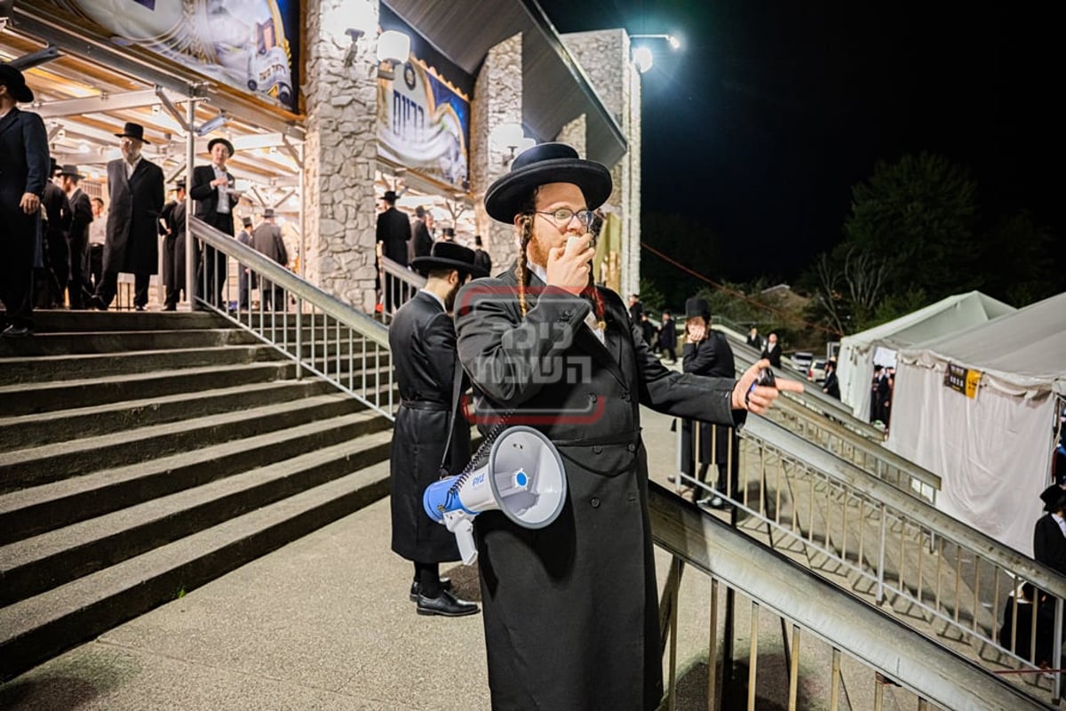 האדמו"ר מסאטמר בעריכת השולחן הטהור 