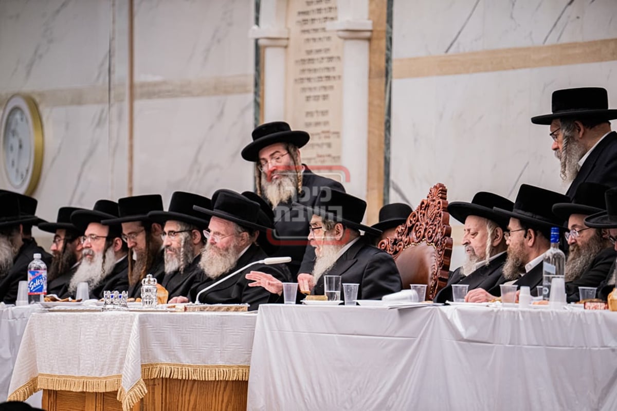 האדמו"ר מסאטמר בעריכת השולחן הטהור 