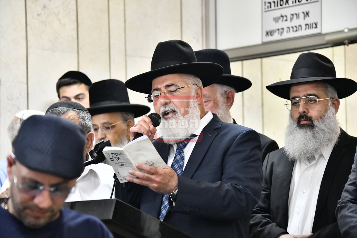 מסע הלוויית האדמו"ר רבי אליהו אבוחצירא 