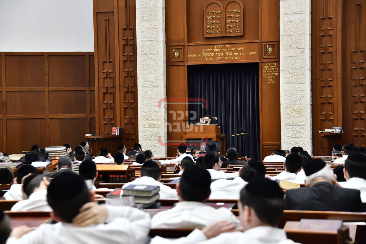 הגאון רבי מאיר גריינמן בביקור בישיבת מיר בברכפלד 