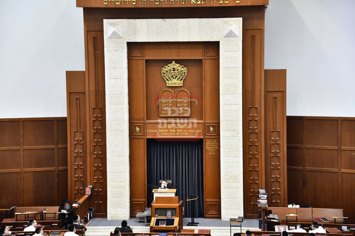 הגאון רבי מאיר גריינמן בביקור בישיבת מיר בברכפלד 