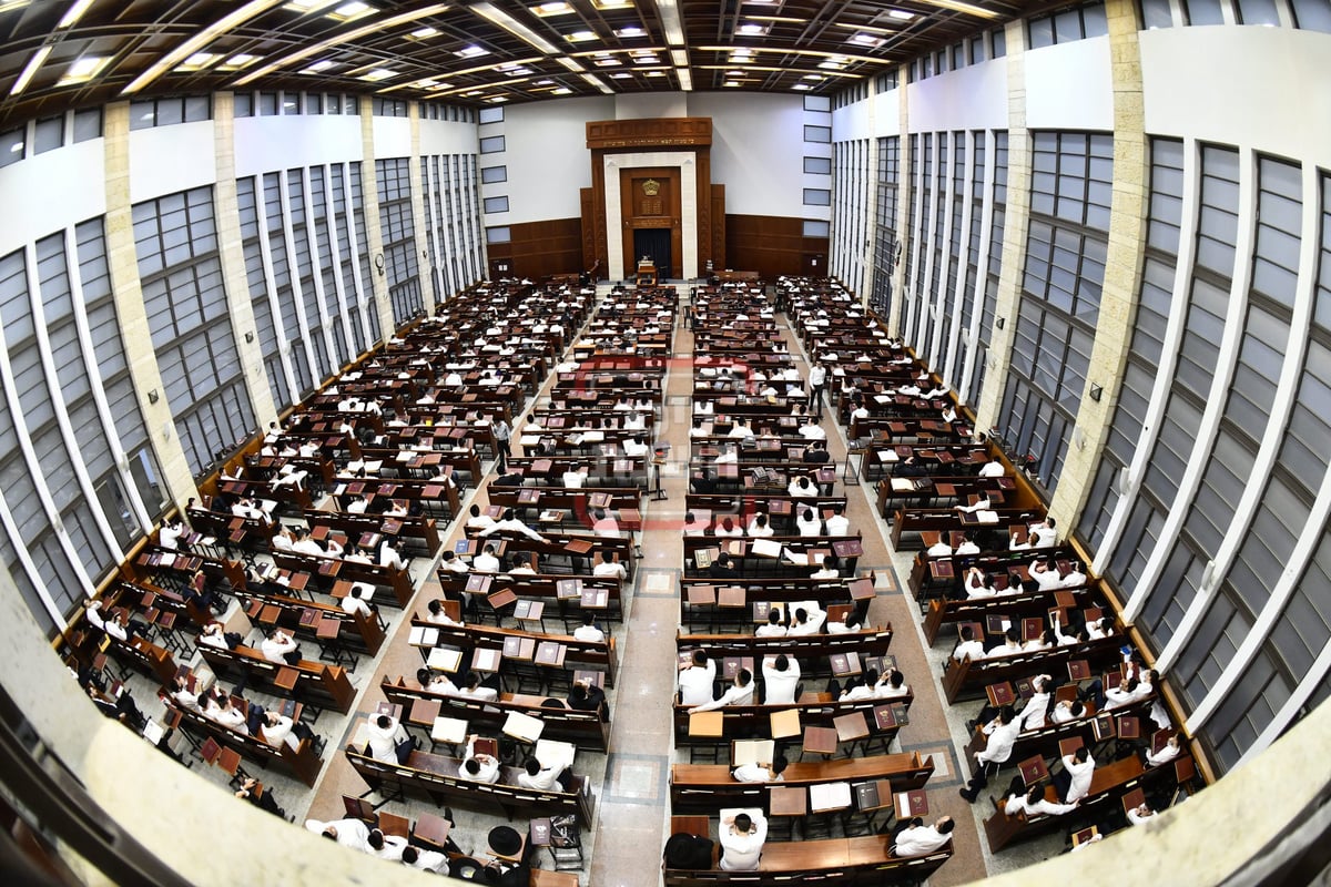 הגאון רבי מאיר גריינמן בביקור בישיבת מיר בברכפלד 