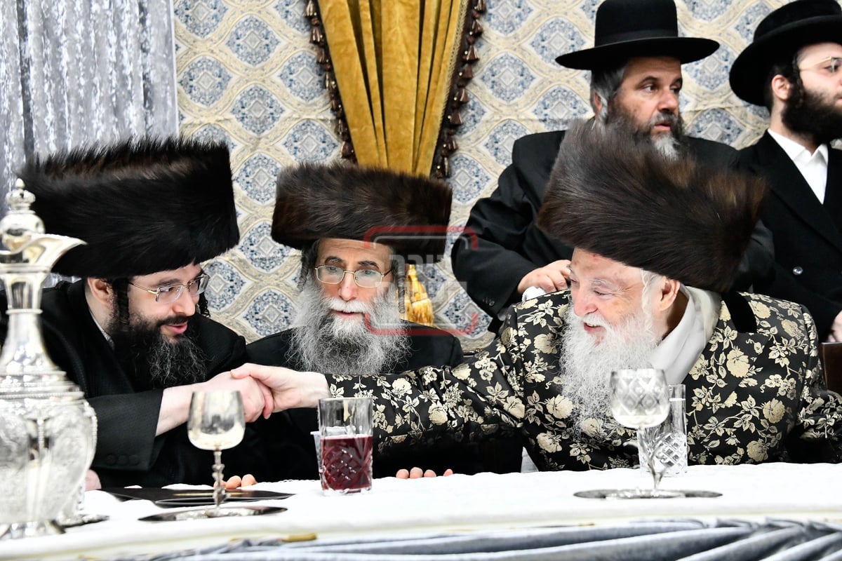 שמחת האירוסין בחצרות קוסוב ויז'ניץ - נדבורנה - האלמין - ערלוי