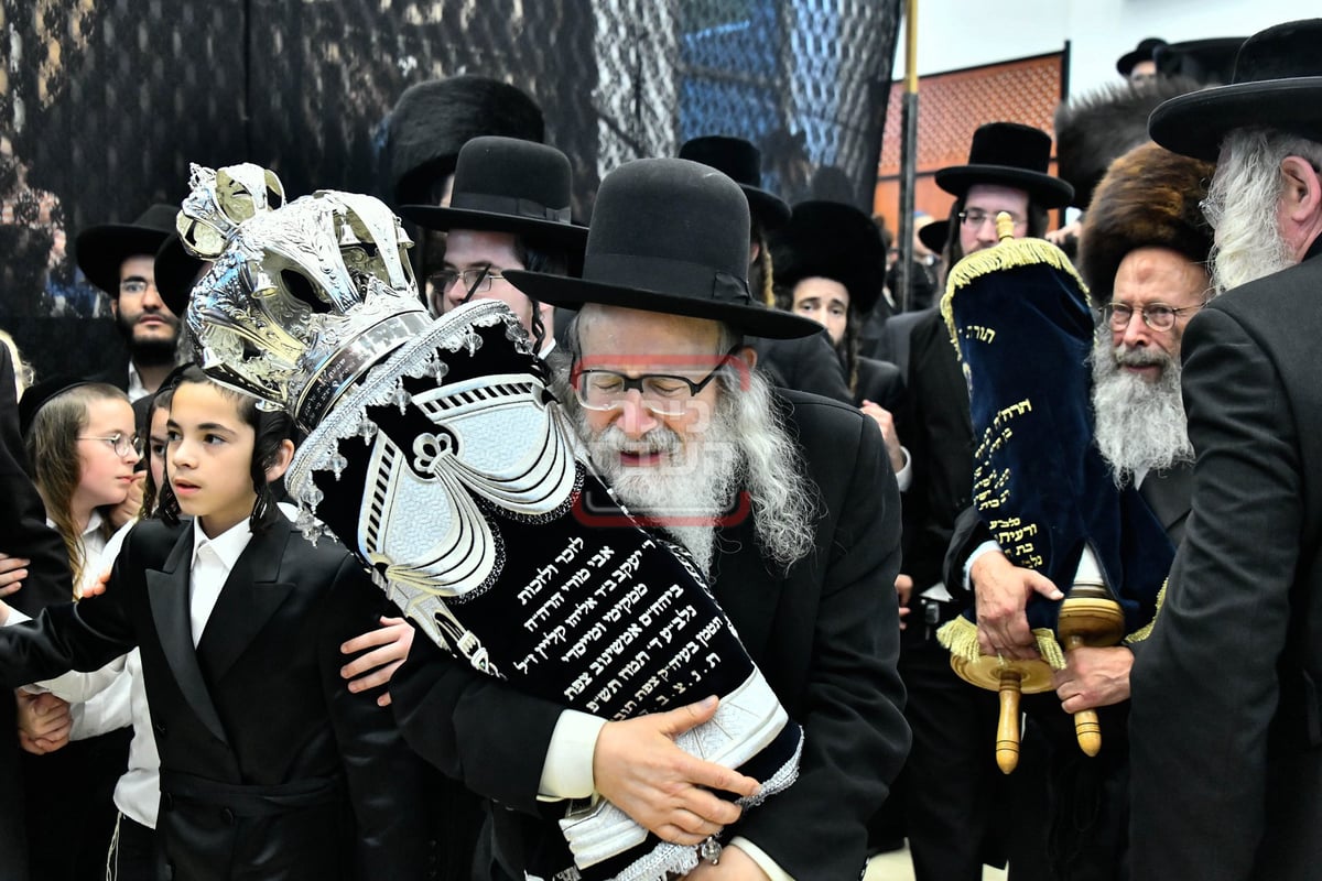 הכנסת ספר תורה וחנוכת הבית בחצה"ק אמשינוב בצפת