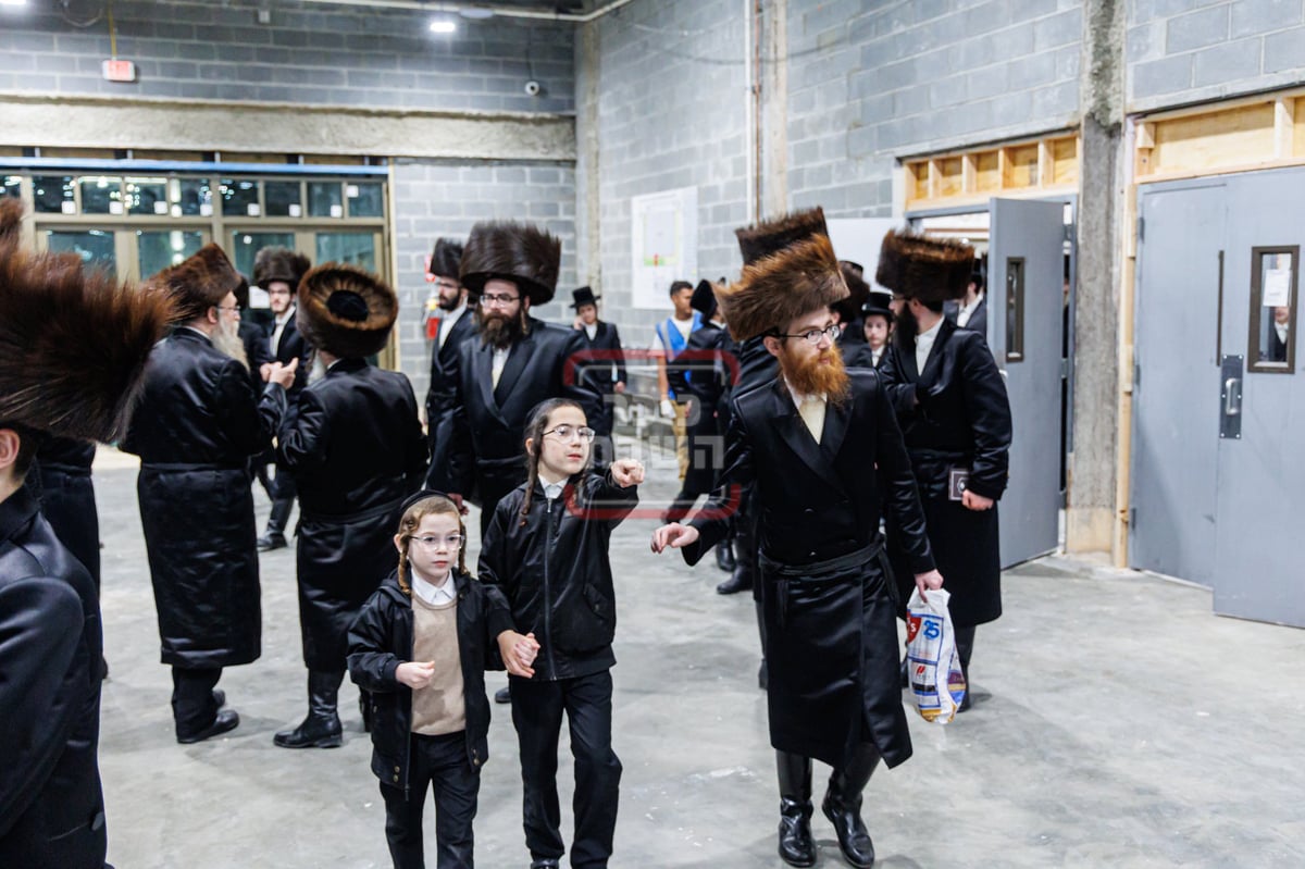 סליחות ראשונות בחצה"ק סקווירא 