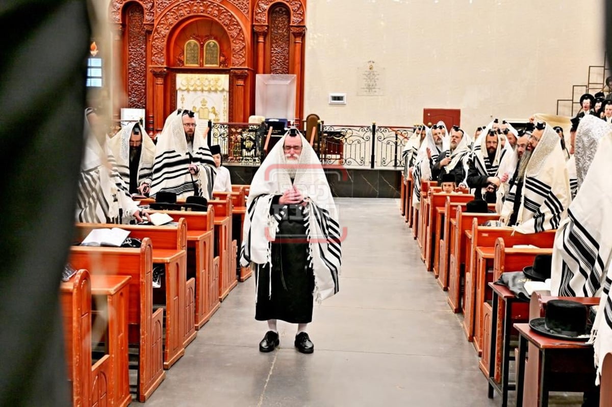 ערב ומוצאי יום כיפור בחצה"ק ויז'ניץ 