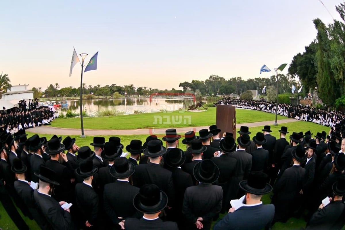 ערב ומוצאי יום כיפור בחצה"ק ויז'ניץ 