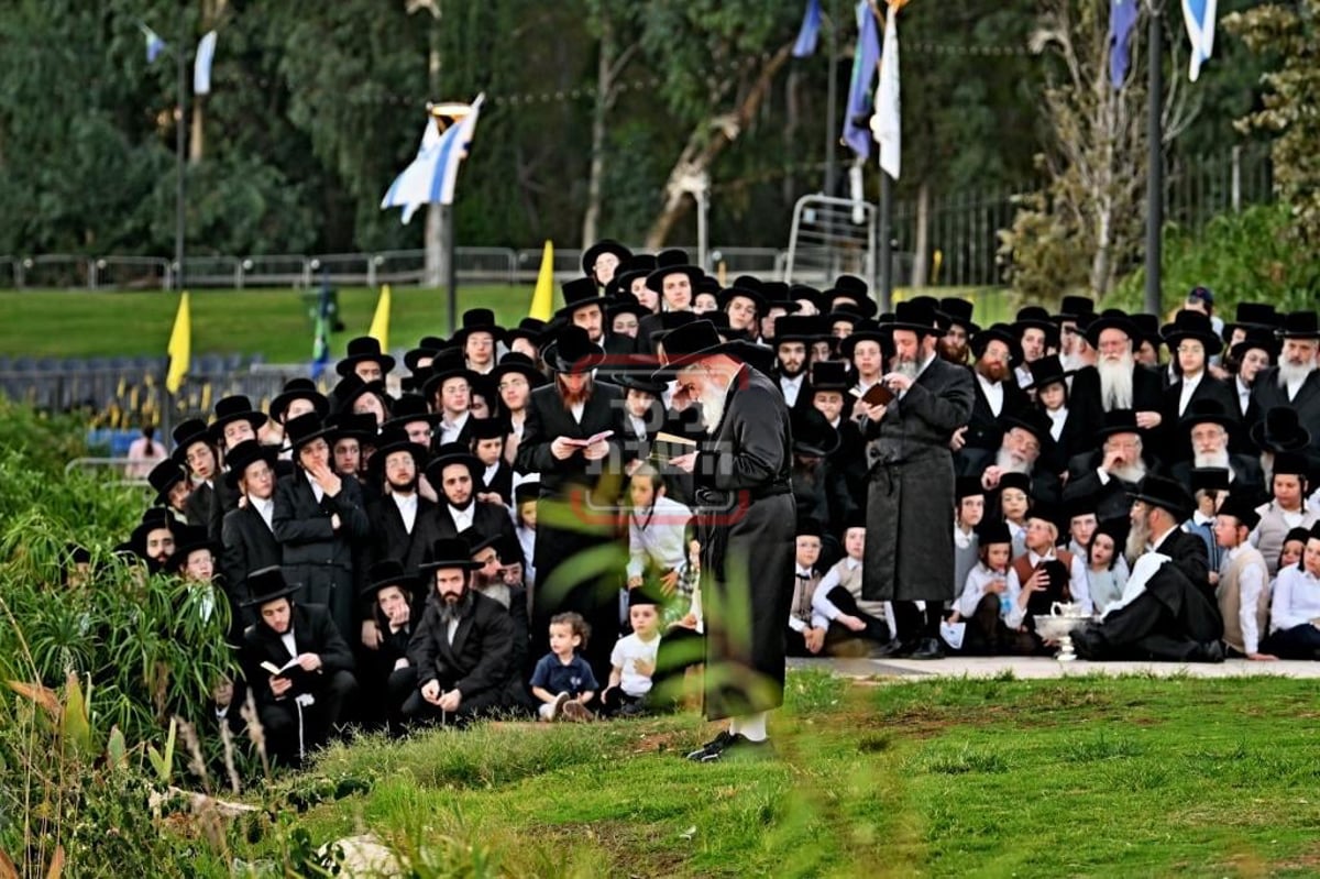 ערב ומוצאי יום כיפור בחצה"ק ויז'ניץ 