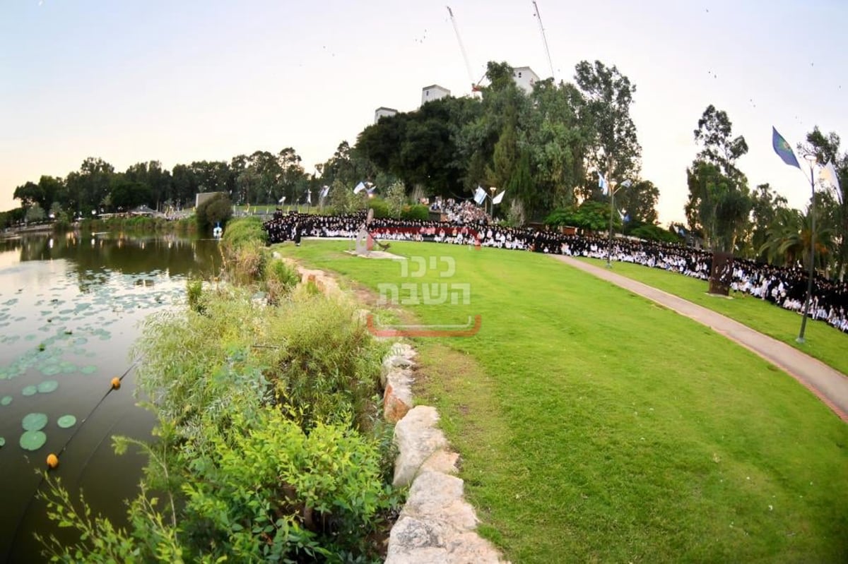 ערב ומוצאי יום כיפור בחצה"ק ויז'ניץ 