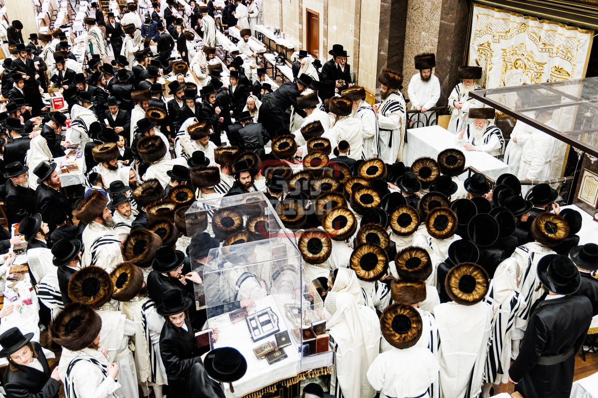 ערב ומוצאי יום כיפור בחצה"ק באבוב 