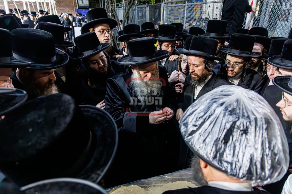 ערב ומוצאי יום כיפור בחצה"ק באבוב 