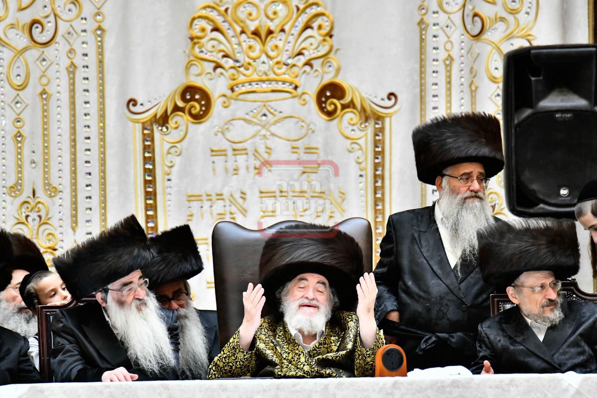 האדמו"ר מויז'ניץ בשמחת בית השואבה 