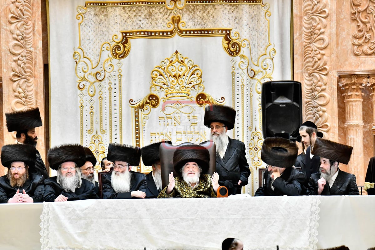 האדמו"ר מויז'ניץ בשמחת בית השואבה 