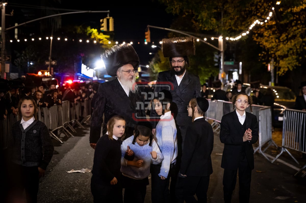 חג הסוכות ושמחת תורה בחצה"ק סאטמר 