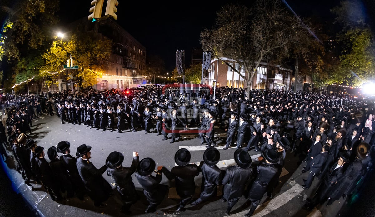 חג הסוכות ושמחת תורה בחצה"ק סאטמר 