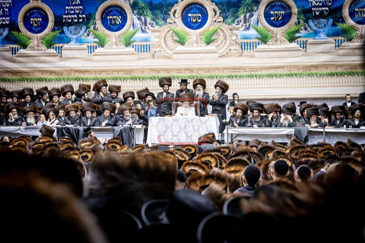 חג הסוכות ושמחת תורה בחצה"ק סאטמר 