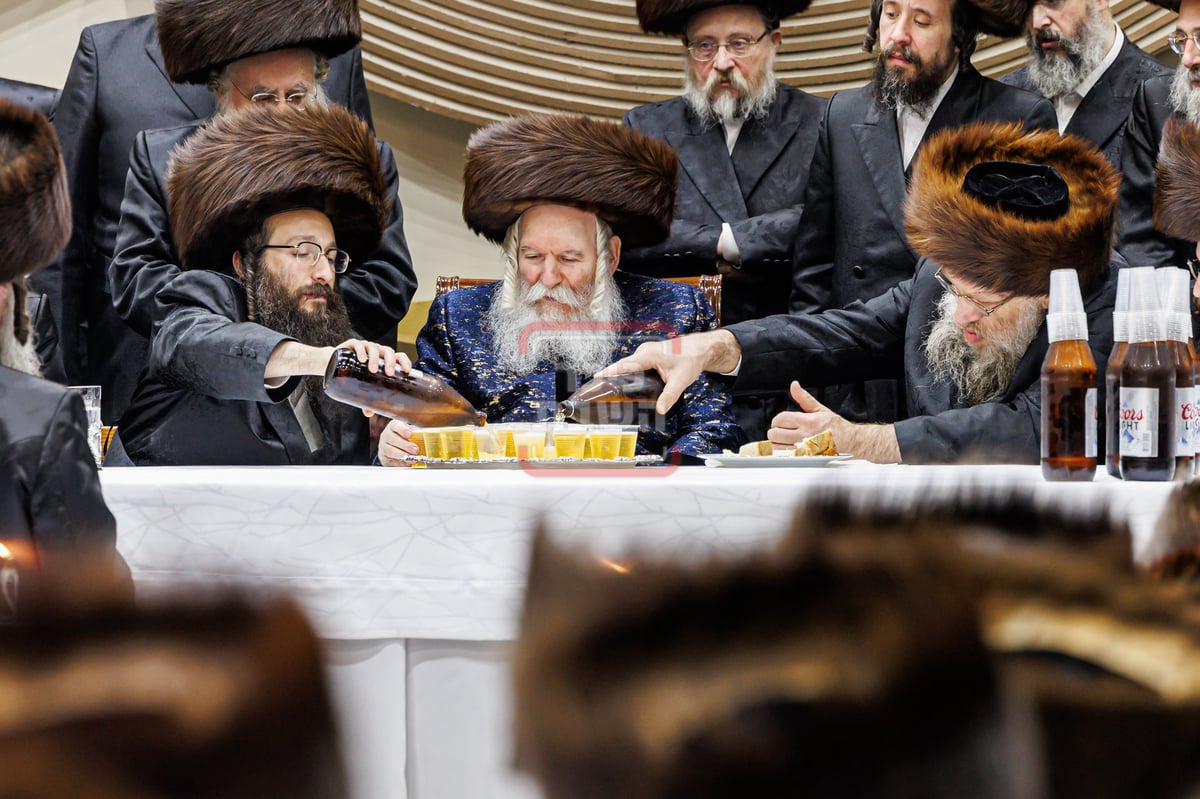 האדמו"ר מבאבוב בטיש חוה"מ סוכות 