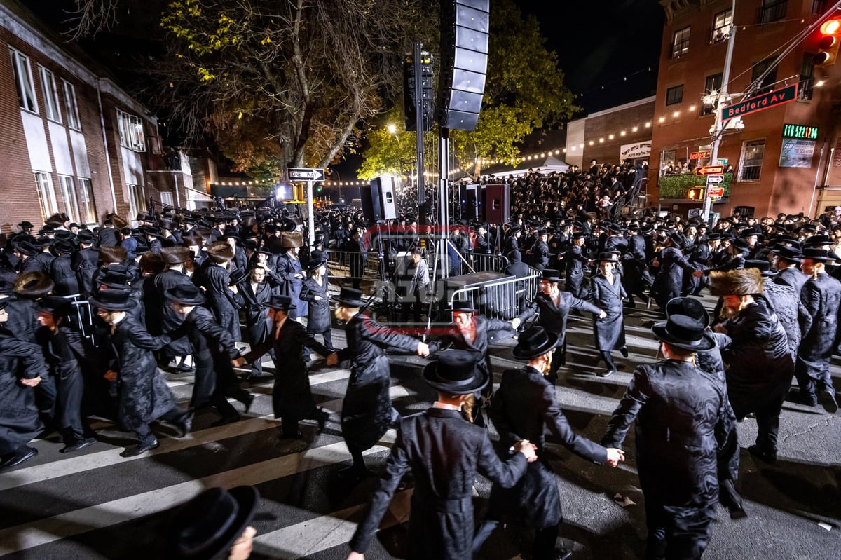 חג הסוכות ושמחת תורה בחצה"ק סאטמר 