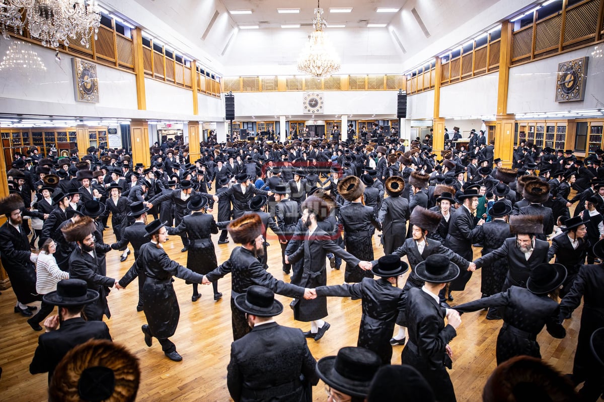 חג הסוכות ושמחת תורה בחצה"ק סאטמר 