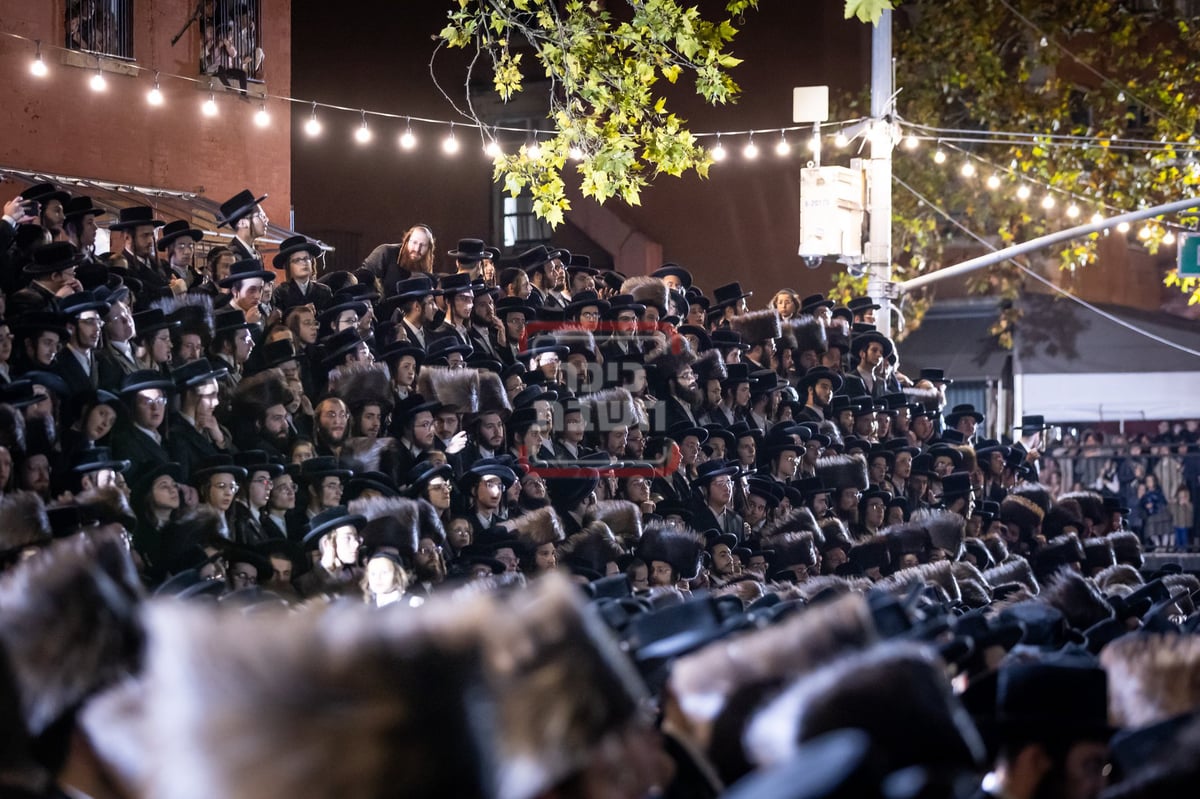 חג הסוכות ושמחת תורה בחצה"ק סאטמר 