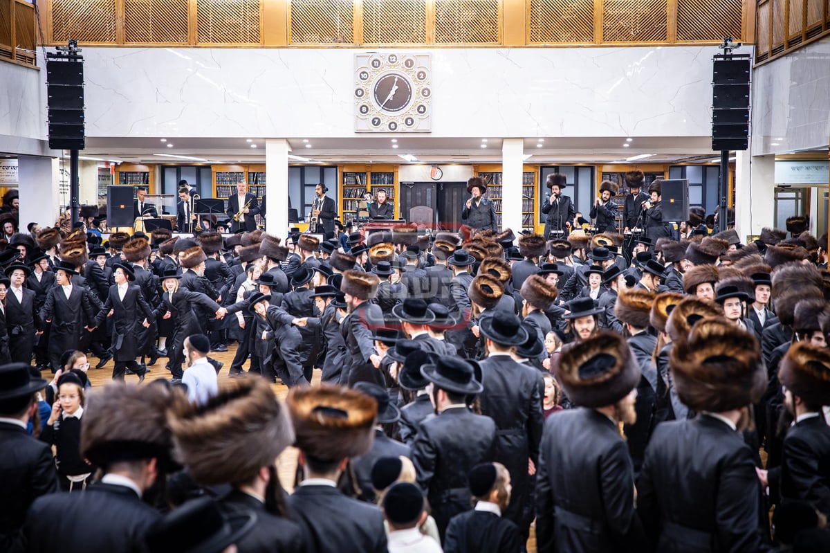 חג הסוכות ושמחת תורה בחצה"ק סאטמר 