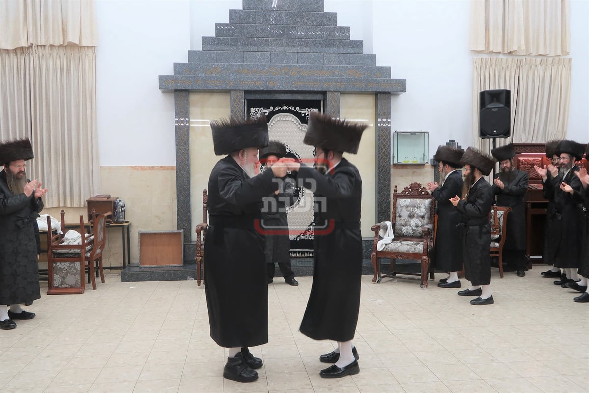 שמחת החתן מאל בחצה"ק טשארנאביל