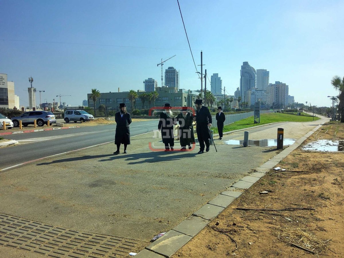 האדמו"ר מויז'ניץ בנאות דשא בנתניה 