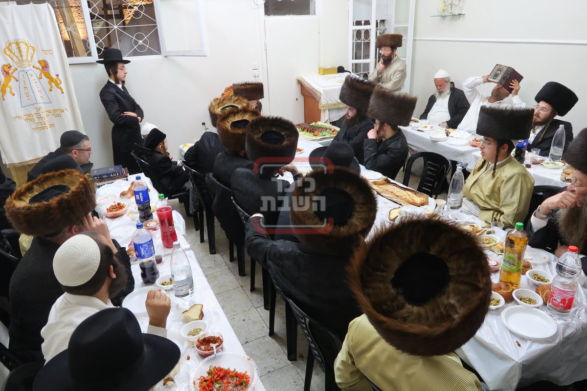 האדמו"ר מטשערנוביץ בהילולת אביו האדמו"ר מקרעטשניף ק"ג 