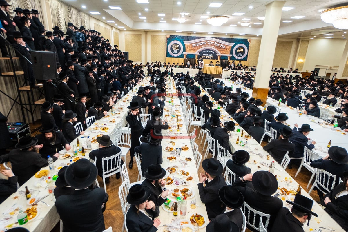 האדמו"ר מפשעווארסק בהילולת אביו האדמו"ר זצ"ל