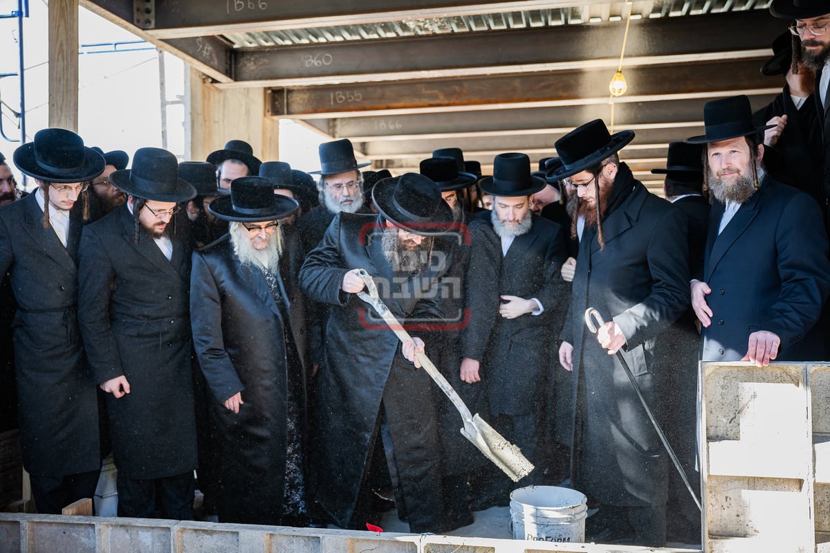 האדמו"ר מסערדאהעלי בביקור בקריית יואל