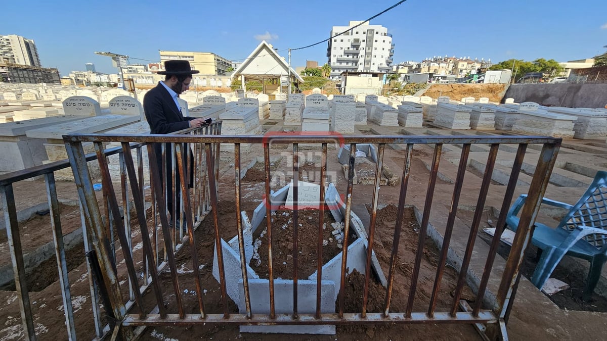 קברו של הגאון רבי אשר דויטש זצ"ל