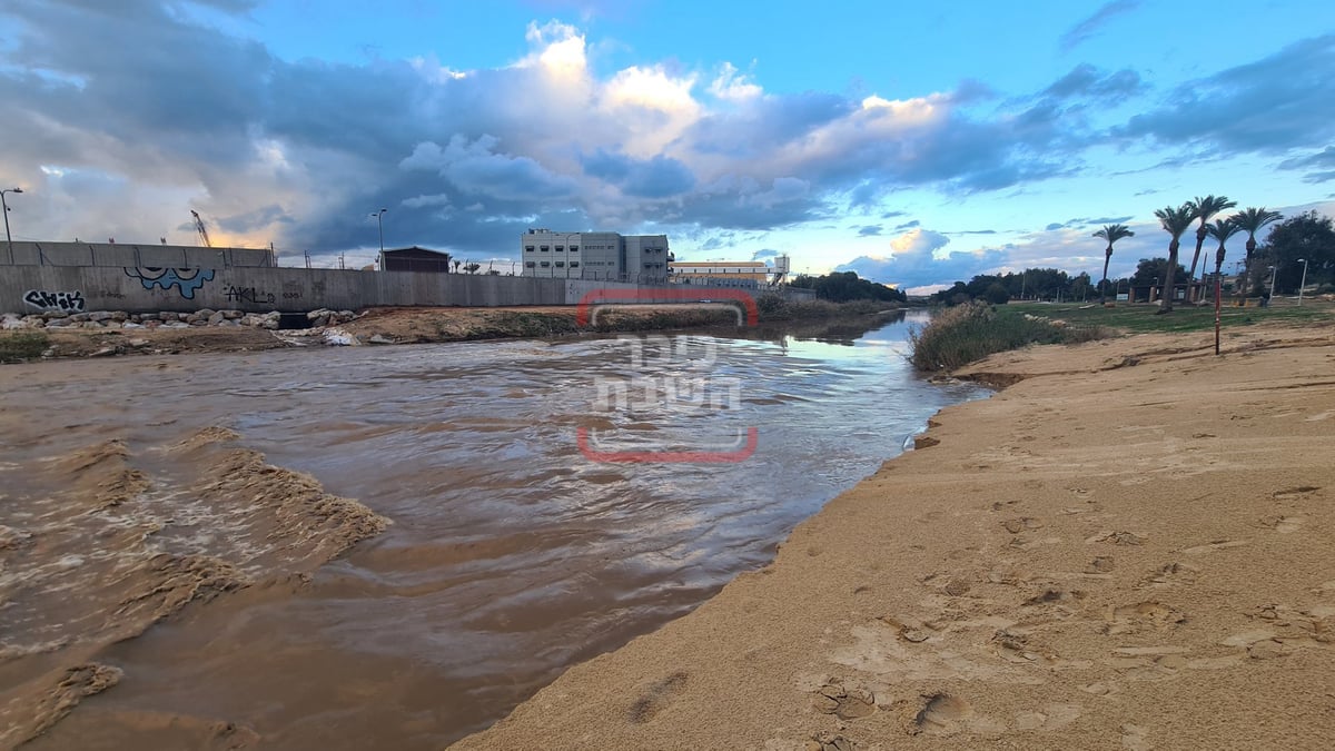 גלריה מרהיבה מאשדוד: נחל לכיש עולה על גדותיו וים סוער 