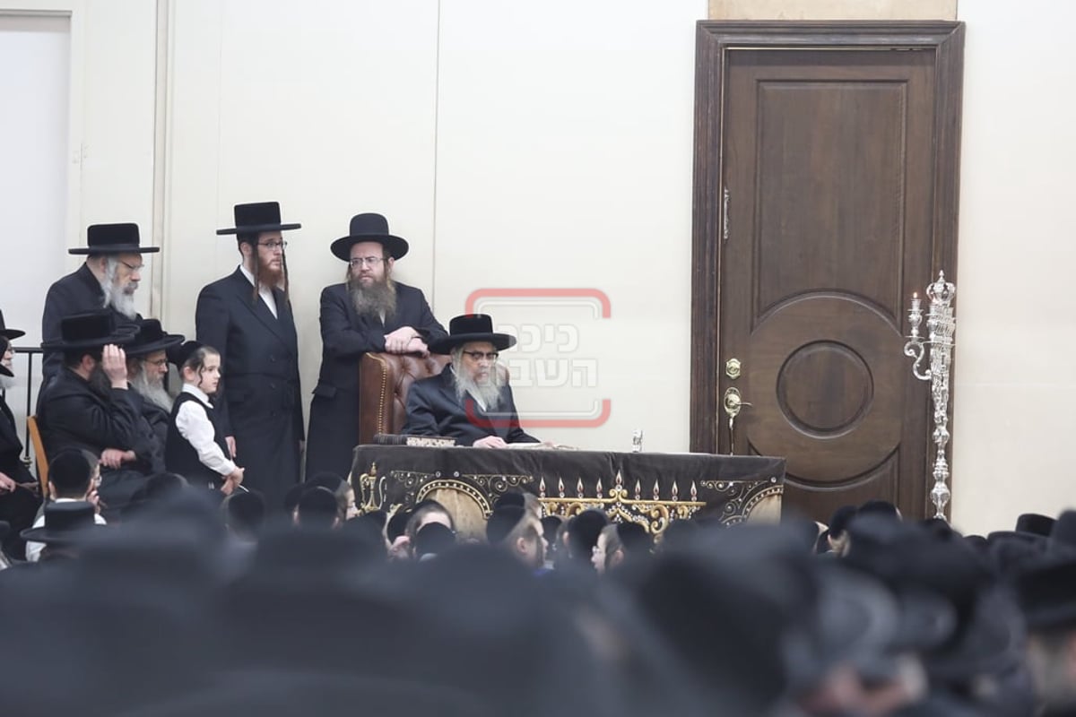 האדמו"ר מסאטמר בהדלקת נרות חנוכה בווילאמסבורג