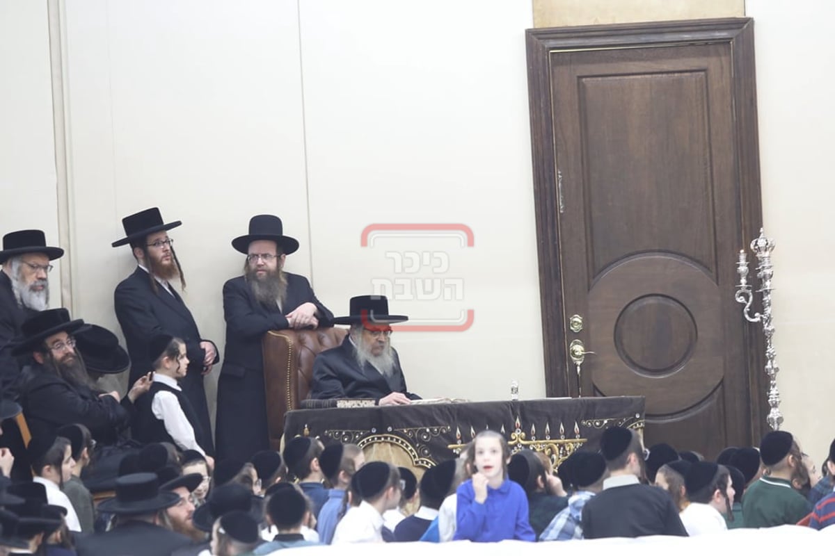 האדמו"ר מסאטמר בהדלקת נרות חנוכה בווילאמסבורג