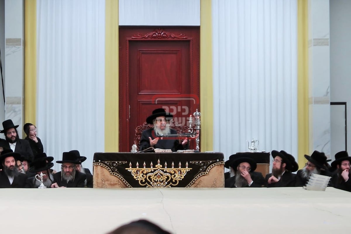 האדמו"ר מסאטמר בהדלקת נרות חנוכה